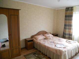 Гостевой дом Guest House Ivanna Яремче Трехместный номер с видом на горы-5